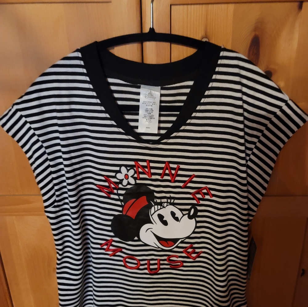 Minnie Mouse Disney T-Shirt, NWT, Small